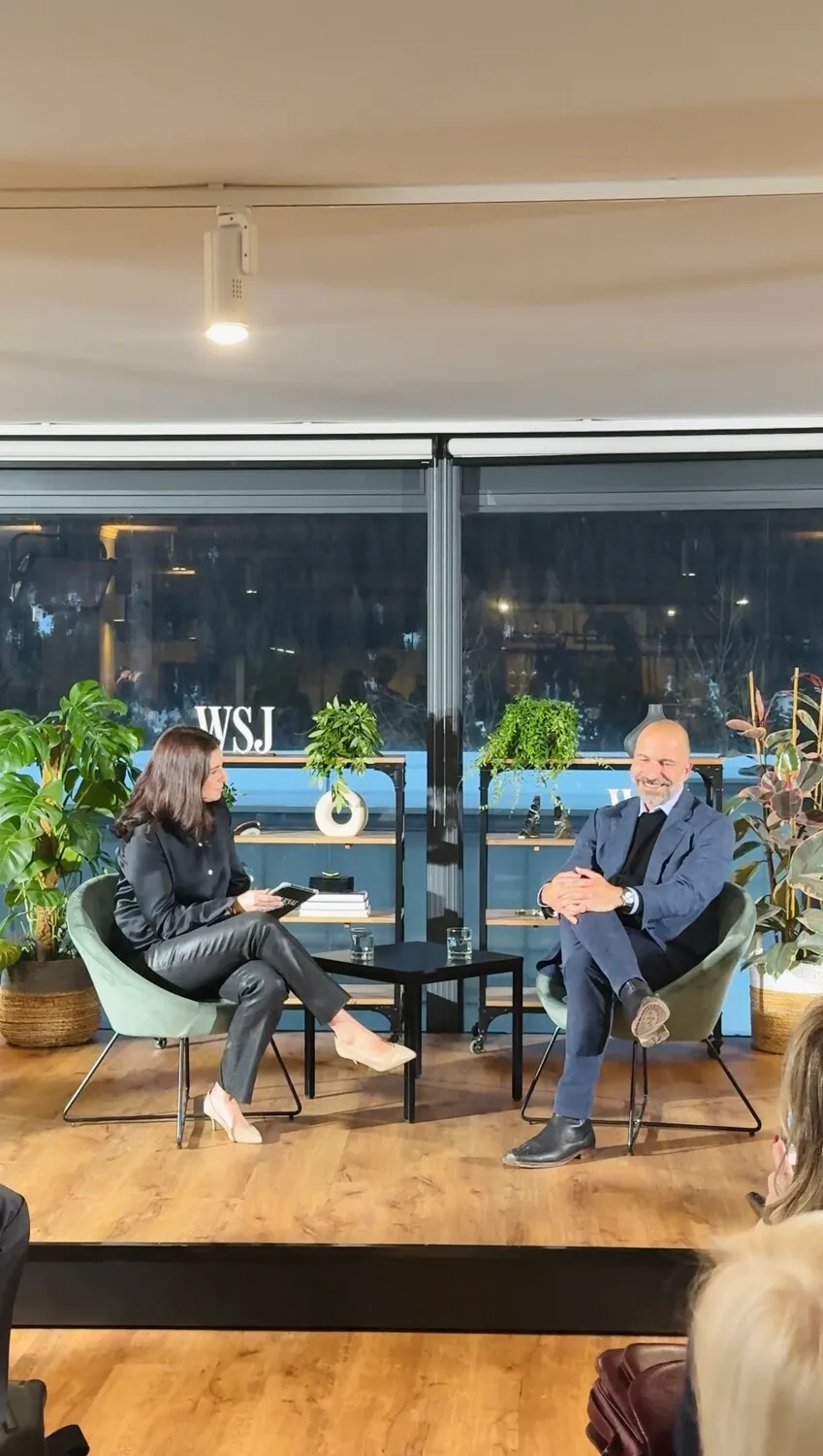 Davos scene with Quickchat AI in use